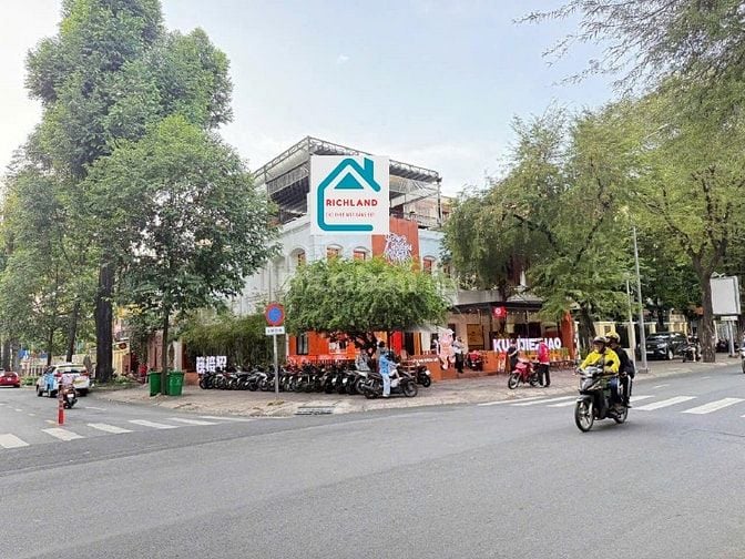 Cho thuê nhà GÓC 2MT: 40 Võ Văn Tần, P.Võ Thị Sáu,Q3- Diện tích: 15x20