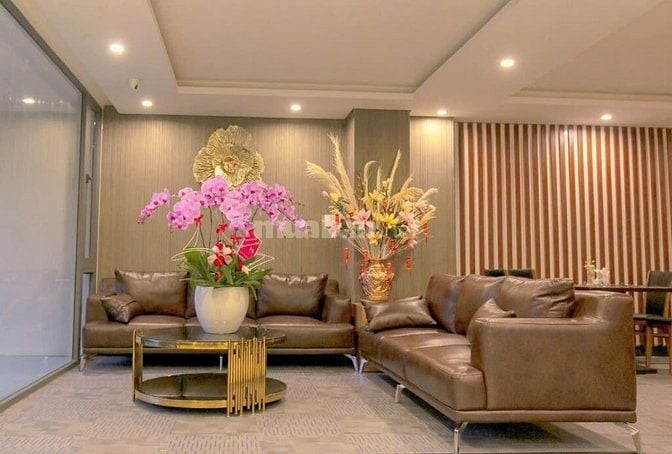 (HOT) Bán khách sạn (12x25m) mặt tiền khu sân bay - cực hiếm nhà bán