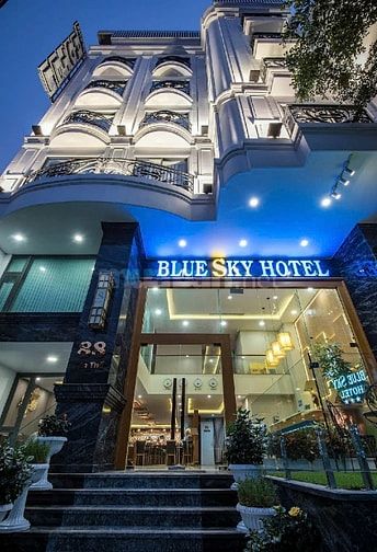 (HOT) Bán khách sạn (12x25m) mặt tiền khu sân bay - cực hiếm nhà bán