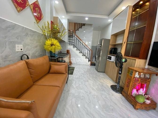 Bán nhà mặt tiền khu vực an ninh, sạch sẽ