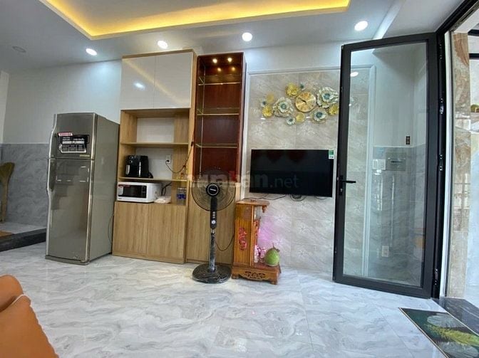 Bán nhà mặt tiền khu vực an ninh, sạch sẽ
