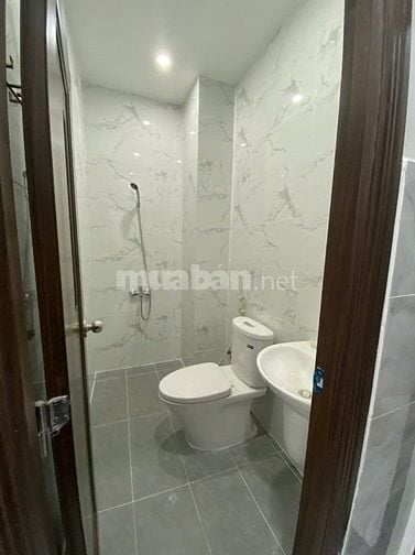 Bán nhà mặt tiền khu vực an ninh, sạch sẽ