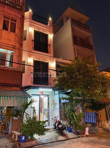 Bán nhà mặt tiền khu vực an ninh, sạch sẽ