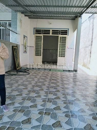Bán gấp căn nhà cấp 4 ở Đ. Thới Tây 1 , Tân Hiệp 120m2 SHR giá 910tr