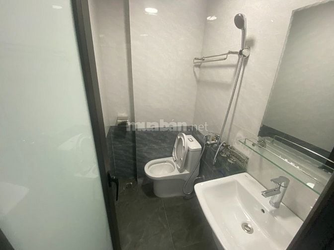 Bán Tòa Nhà Dịch Vụ Minh Khai 7 tầng, 102m2,Mt 6.5m, ô tô vào nhà.