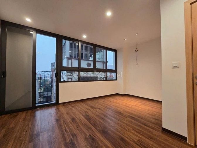 Bán nhà phố Trạm Long Biên ngõ ô tô Dt 34m 6 Tầng Mt 5m Giá 8.05 tỷ