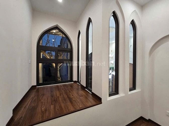Bán nhà phố Trạm Long Biên ngõ ô tô Dt 34m 6 Tầng Mt 5m Giá 8.05 tỷ