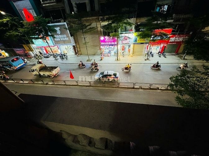Cho thuê nhà mặt đường 135 Nguyễn Lương Bằng, 50 m2x 3 tầng= 150 m2