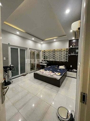 Bán Gấp! Nhà Đẹp Mặt Tiền Vũ Hữu – Gần Vinmec – Giá chỉ 8.x tỷ 