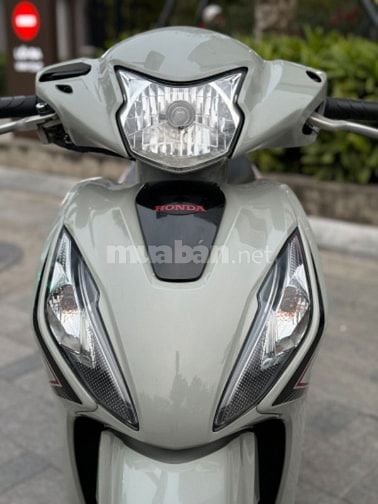 Cần bán Vision 2023 xám xi măng siêu mới- Biển Vip