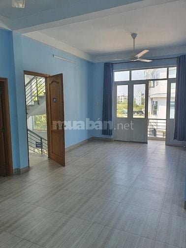 Phòng 50m2,phù hợp gia đình nhỏ, trang bị, máy giặc,ban công rất rộng