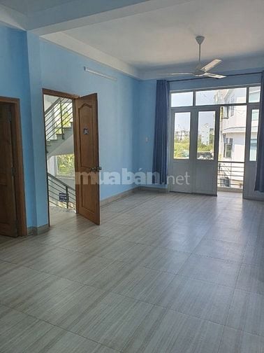Phòng 50m2,phù hợp gia đình nhỏ, trang bị, máy giặc,ban công rất rộng