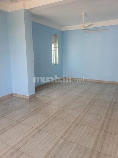 Phòng 50m2,phù hợp gia đình nhỏ, trang bị, máy giặc,ban công rất rộng