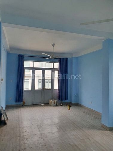 Phòng 50m2,phù hợp gia đình nhỏ, trang bị, máy giặc,ban công rất rộng