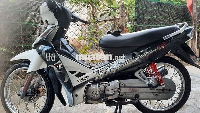 Bán xe máy Sirius hiệu Yamaha đen trắng mới 95%