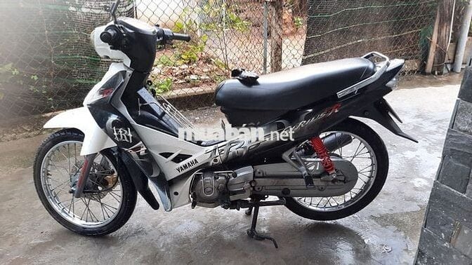 Bán xe máy Sirius hiệu Yamaha đen trắng mới 95%