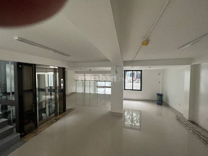 Cho thuê nhà mặt phố Nguyễn Tuân, Dt 85mx4, Vị trí đắc địa ngay ngã tư