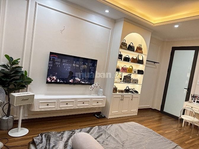 Chính chủ cần bán nhà 5 tầng 50m full nội thất vip ngõ 264 ngọc thuỵ