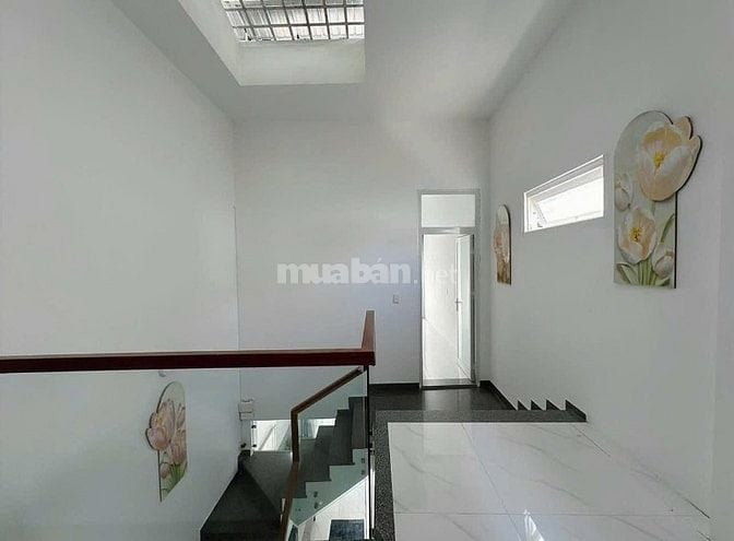Nhà hẻm rộng xe hơi vào tới cửa đường Hoàng Xuân Nhị, Tân Phú
