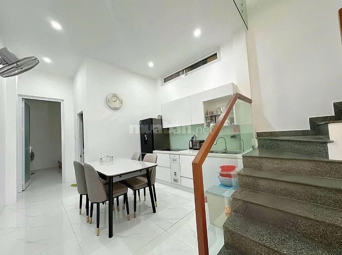 Nhà hẻm rộng xe hơi vào tới cửa đường Hoàng Xuân Nhị, Tân Phú