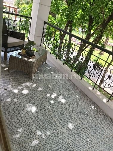 Nhà biệt thự đơn lập nằm trong khu biệt thự Thảo Nguyên Sài Gòn 