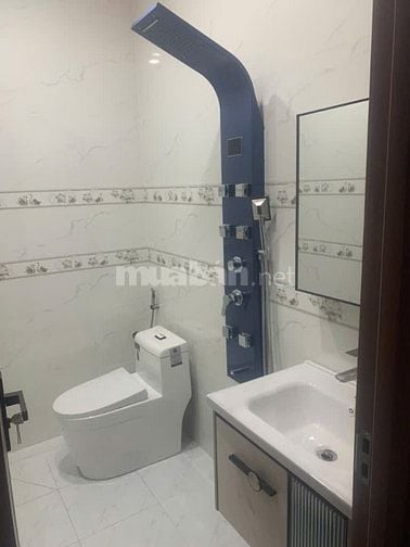 Nhà phố mới xây với thiết kế hiện đại ngay trung tâm Tp Dĩ An.