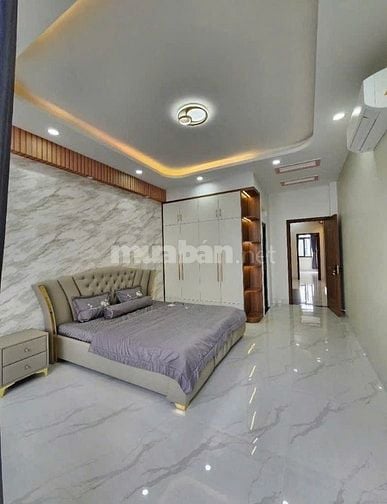 Nhà phố mới xây với thiết kế hiện đại ngay trung tâm Tp Dĩ An.