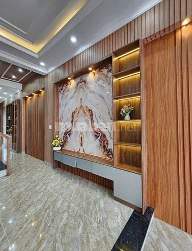 Nhà phố mới xây với thiết kế hiện đại ngay trung tâm Tp Dĩ An.
