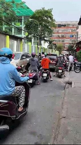Bán nhà mặt tiền 18 Lê Văn Quới gần chợ đông đúc kinh doanh mua bán 