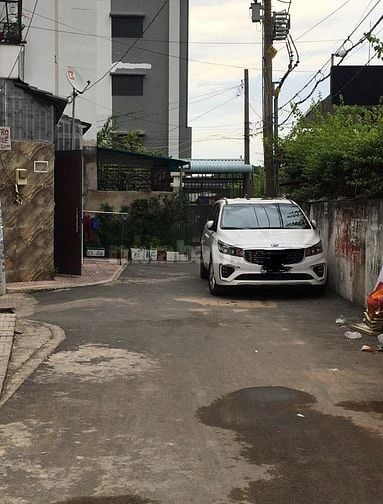 Cho thuê nhà nguyên căn 1 trệt 3 lầu, hẻm xe hơi đường Phạm Văn Chiêu
