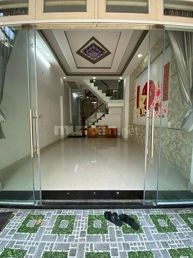 Cho thuê nhà nguyên căn 1 trệt 3 lầu, hẻm xe hơi đường Phạm Văn Chiêu