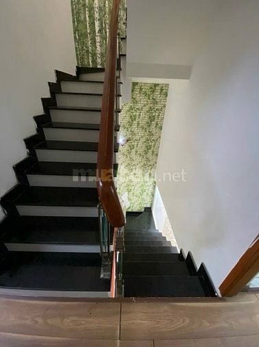 Cho thuê nhà nguyên căn 1 trệt 3 lầu, hẻm xe hơi đường Phạm Văn Chiêu