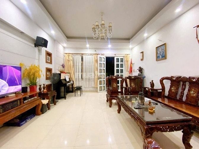 Nhà 1T2L đường Trường Sa, Q3. Ngay THCS Đoàn Thị Điển - 3,040 tỷ