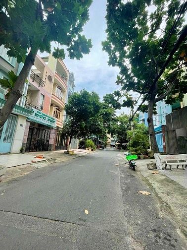 Nhà mặt tiền khu tên lửa DT: 4.1 x 25m 4Tấm có thang máy giá 12.8tỷ TL