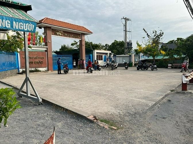  BÁN GẤP MẶT TIỀN ĐƯỜNG NHỰA 980M THỔ CƯ ,BÁN GIÁ 8.6 TỶ QUY ĐỨC 