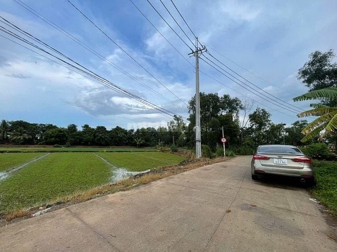 Bán lô đất mặt kênh đường xe hơi xã nhị bình, Huyện Hóc Môn, dt 1626m