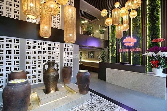 Bán gấp tòa nhà kế Vạn Hạnh Mall Quận 10, DT 10,5m x 21m, 1 hầm 7 lầu
