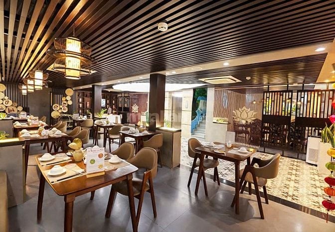 Bán gấp tòa nhà kế Vạn Hạnh Mall Quận 10, DT 10,5m x 21m, 1 hầm 7 lầu
