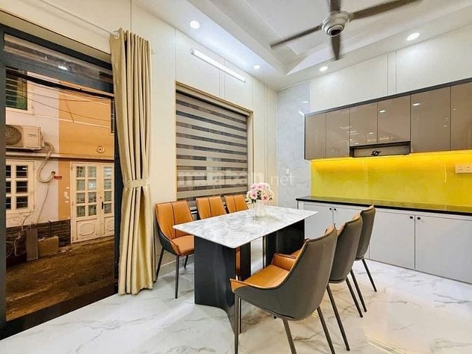 Bán gấp nhà ở đường Cao Thắng, phường 3, quận 3, giá 2 tỷ 500 triệu 