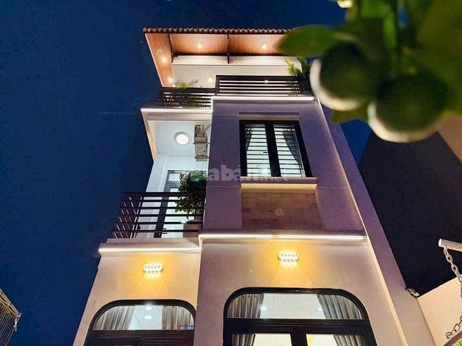Bán gấp nhà ở đường Cao Thắng, phường 3, quận 3, giá 2 tỷ 500 triệu 