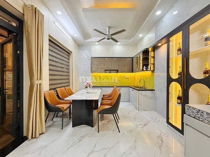 Bán gấp nhà ở đường Cao Thắng, phường 3, quận 3, giá 2 tỷ 500 triệu 