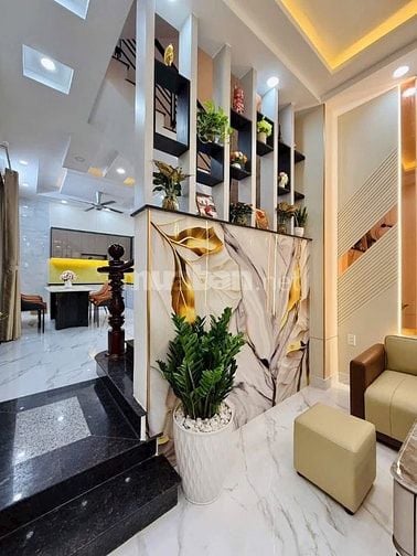 Bán gấp nhà ở đường Cao Thắng, phường 3, quận 3, giá 2 tỷ 500 triệu 