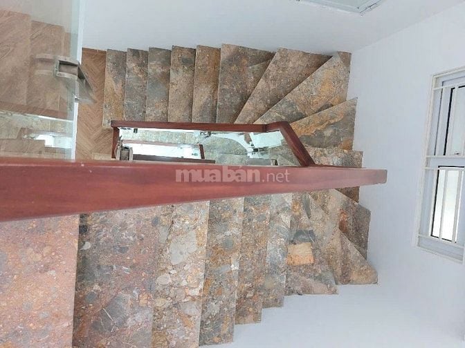 LONG BIÊN NHÀ DÂN XÂY CHẮC CHẮC GẦN 50M2, MẶT TIỀN HƠN 4M. GIÁ CHỈ 5.5