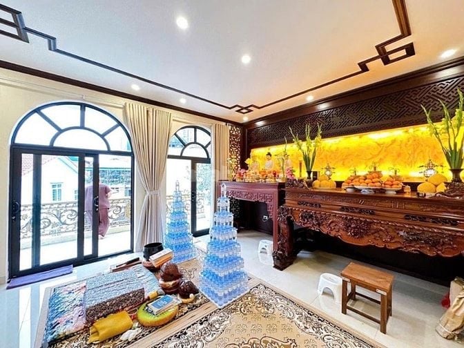 Bán Nhà Hai Bà Trưng, Yên Lạc, 150m, mt 6m, gara ô tô, thang máy
