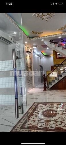 Nha mặt tiền Luu hữu Phước  thuận tiện lưu thông de dang 