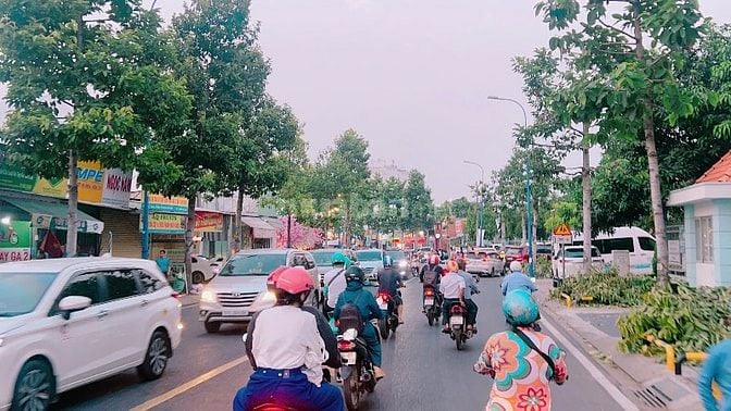 BÁN NHÀ SỔ HỒNG, FULL THỔ CƯ 100 %, MẶT TIỀN LÊ THỊ HÀ HÓC MÔN TPHCM