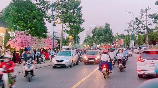 BÁN NHÀ SỔ HỒNG, FULL THỔ CƯ 100 %, MẶT TIỀN LÊ THỊ HÀ HÓC MÔN TPHCM