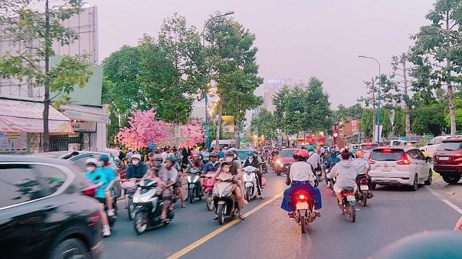 BÁN NHÀ SỔ HỒNG, FULL THỔ CƯ 100 %, MẶT TIỀN LÊ THỊ HÀ HÓC MÔN TPHCM