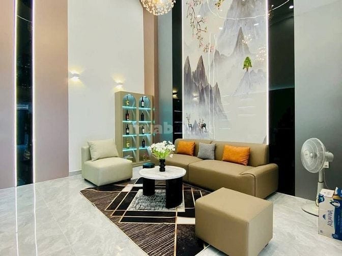 Đi nước ngoài định cư bán gấp nhà ở đường Nguyễn Tri Phương, phường 8,