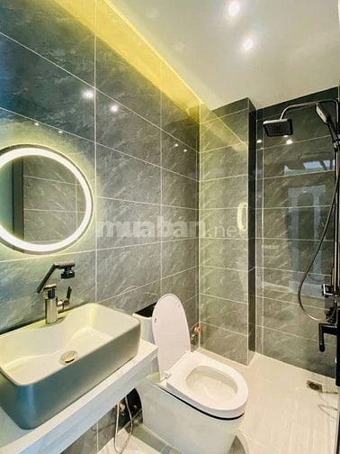 Đi nước ngoài định cư bán gấp nhà ở đường Nguyễn Tri Phương, phường 8,